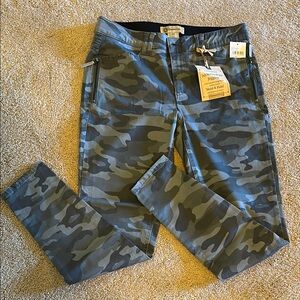NWT Democracy Olive Camouflage Jeggings